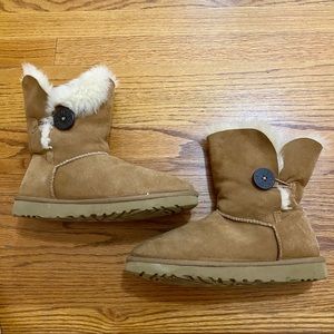 UGG Bailey Button Boots- Chestnut